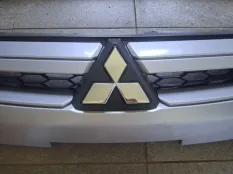 Решетка радиатора Mitsubishi L200