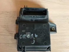 Блок управления бензонасосом Opel Astra J