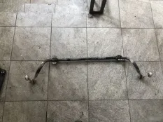 Передний стабилизатор Audi A8 D4