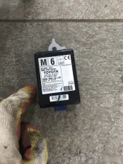 Блок управления дверьми Toyota Camry