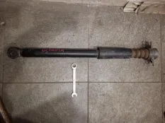 Амортизатор левый задний Skoda Rapid