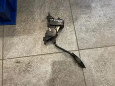 Педаль газа Mitsubishi Pajero