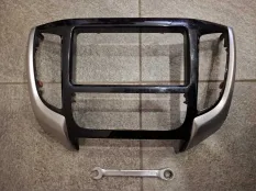 Накладка консоли центральная Mitsubishi L200 4N15