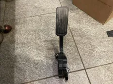 Педаль газа Toyota Land Cruiser 200