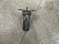 Крюк замка капота Toyota Land Cruiser 200 4.7