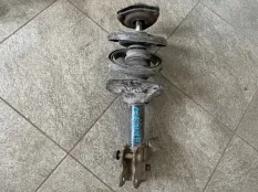 Амортизатор передний Nissan Maxima