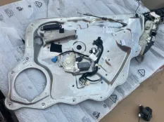 Стеклоподъемник задний правый Mercedes-Benz