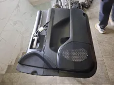 Обшивка двери Toyota Land Cruiser 200 4.7 2UZ-FE