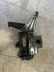 Крепление аккумулятора Mercedes-Benz CLS AMG