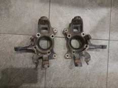 Кулак поворотный Mitsubishi L200 ВНЕДОРОЖНИК 2.4