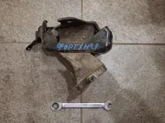 Опора двигателя Toyota Fortuner ВНЕДОРОЖНИК 2.8