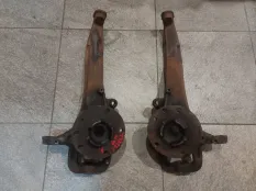 Кулак передний Volkswagen Touareg NF 3.6 2013