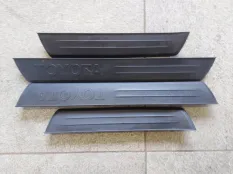 Накладка порога декоративная Toyota Fortuner