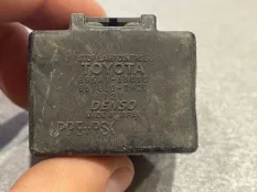 Реле стоп сигнала Toyota Land Cruiser 200