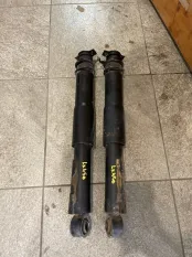 Задний амортизатор Lexus Lx450D J200 4.5 1VDFTV