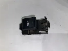 Кнопка стеклоподъемника передняя правая Toyota