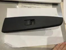 Кнопка стеклоподъемника задняя левая Toyota