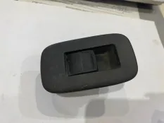 Кнопка стеклоподъемника Toyota Auris