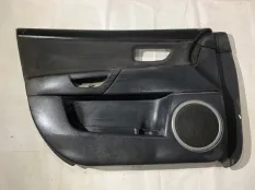 Обшивка двери передняя левая Mazda 3 BK