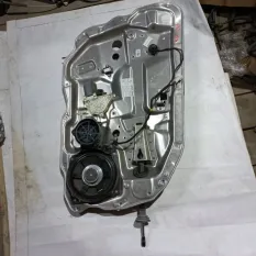 Стеклоподъемник двери передний левый Mercedes-Benz