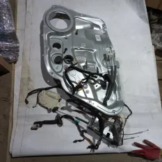 Стеклоподъемник задний правый Hyundai Equus