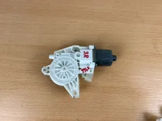 Моторчик стеклоподъемника задний правый