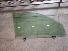 Стекло переднее правое Toyota Land Cruiser Prado