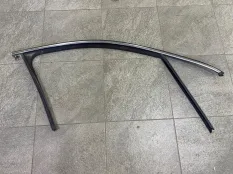 Уплотнитель стекла Porsche Cayenne