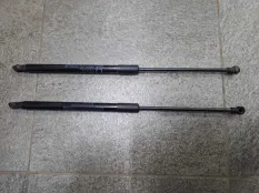 Упор стекла багажника Toyota Land Cruiser Prado