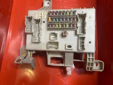 Монтажный блок предохранителей Toyota Land Cruiser