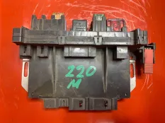 Монтажный блок предохранителей Mercedes-Benz