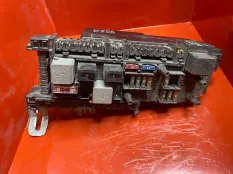 Монтажный блок предохранителей Mercedes-Benz