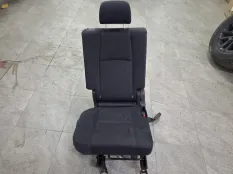 Второй ряд сидений Toyota Land Cruiser Prado 150