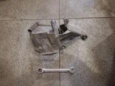 Кронштейн Audi A8 D4 4.2 2011