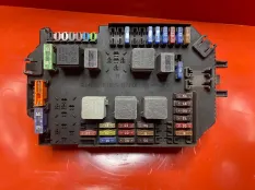 Монтажный блок предохранителей Mercedes-Benz