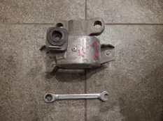 Опора двигателя Opel Corsa D