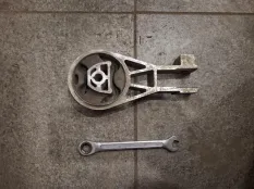 Опора двигателя Opel Corsa D