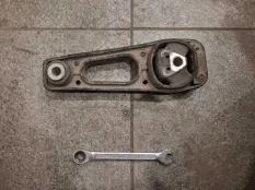 Опора двигателя Renault Duster