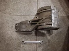 Опора двигателя Land Rover Range Rover L322