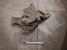 Опора двигателя Opel Insignia