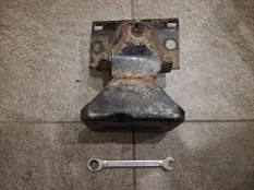 Опора двигателя infiniti QX56 Z62