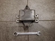 Опора двигателя infiniti FX 37 S51