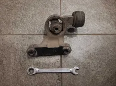 Опора двигателя Mazda CX-7