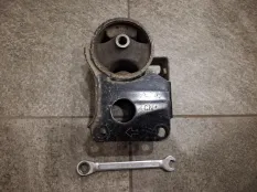 Опора двигателя Nissan Teana J31