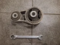 Опора двигателя Mazda CX-7