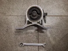 Опора двигателя Nissan Teana J31