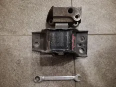 Опора двигателя Nissan Note