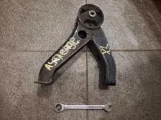 Опора двигателя Mitsubishi Outlander XL