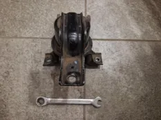 Опора двигателя Mitsubishi Lancer 9