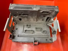 Монтажный блок предохранителей Mercedes-Benz